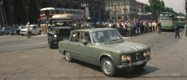The Alfa Romeo Guilia TI Police & Gold's Caravan