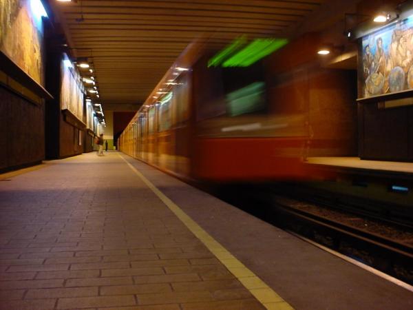 The arrival of a train to the Station "Copilco",  in Line 3, Destinations "Indios Verdes - Universidad"